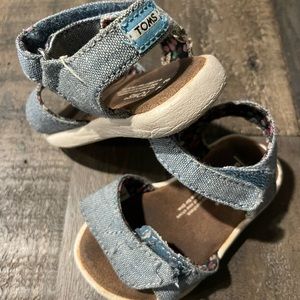 Tom’s denim sandal